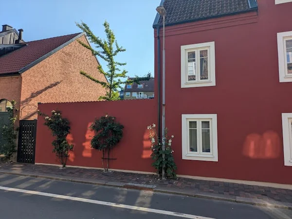 Fasadmålning i Värnamo där AF Byggservice målar fasaden på en villa