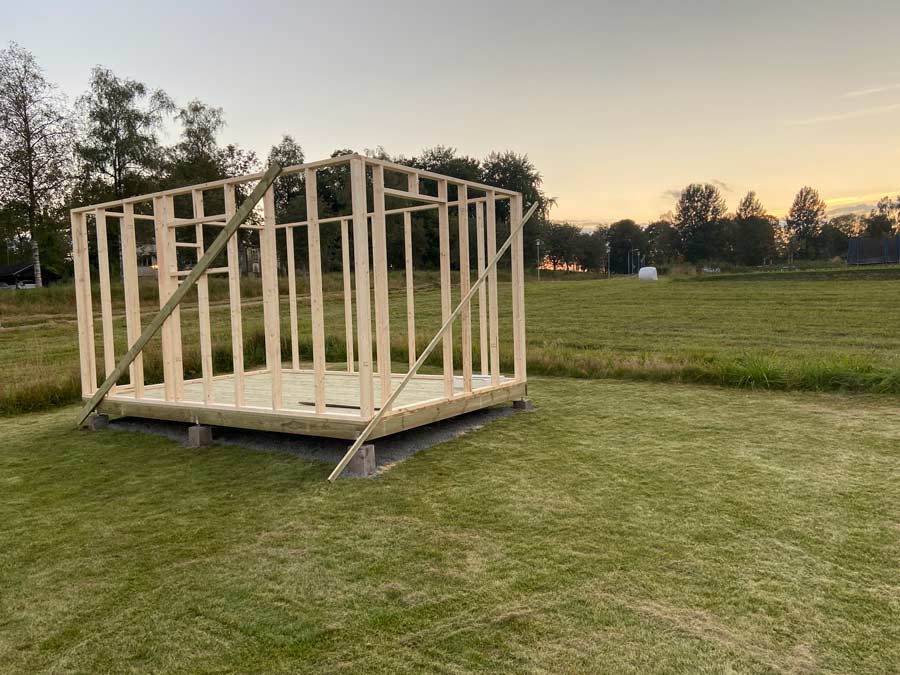 Stommen reses på en tillbyggnad till en villa, byggd av AF Byggservice