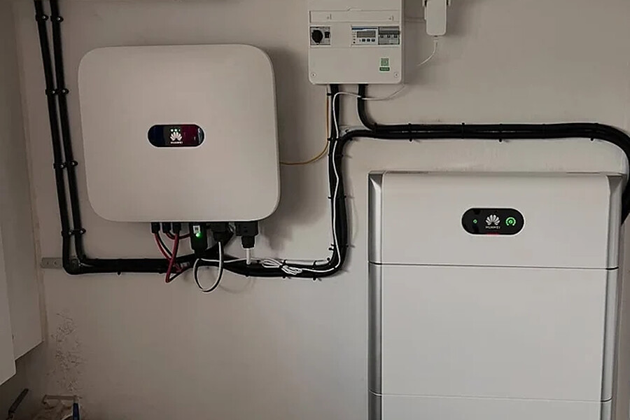 Huawei batterilagring på 15 kWh med växelriktare, installerad åt en kund i Vaggeryd av AF Byggservice